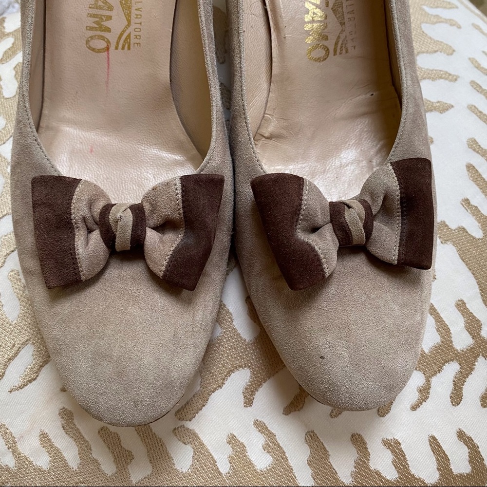 Salvatore Ferragamo Suede Bow Heels SZ 9.5 - Picture 4 of 10